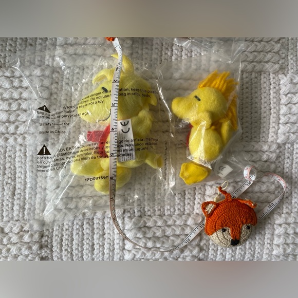 Peanuts Snoopy, Linus, Woodstock MetLife Plush Toys - Picture 6 of 9